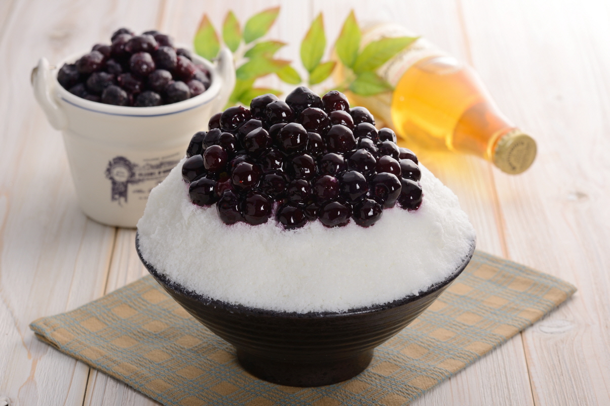 Blueberry milk bingsu